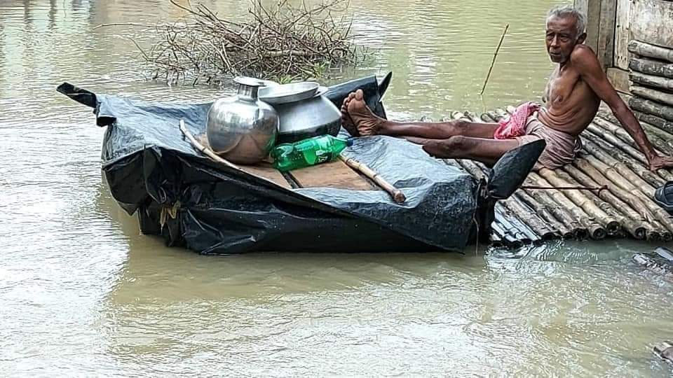 anit_maity's tweet photo. @goonj Request to stand the helpless flood effected people of east medinipur,west bengal. https://t.co/bKG03X9LM0