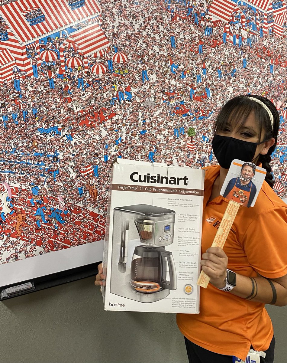 Amy09magnet's tweet photo. Where’s Waldo I mean Matt… #success sharing 3305!!! ❤️🧡 ⁦@MarkSaltarelli⁩ ⁦@MatthewPerkin14⁩ ⁦⁦ https://t.co/wqjehPJFIZ