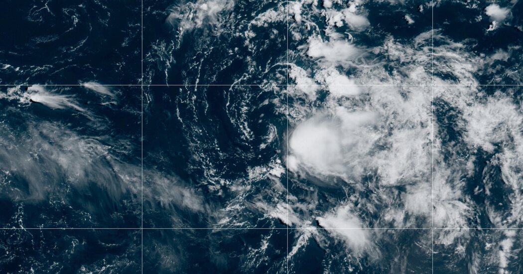 Uskeus's tweet photo. Hurricane Forecasters Aren’t Tweeting About Your Personal Life, They Swear https://t.co/SPmu3jfffu https://t.co/WK6uNaz22x