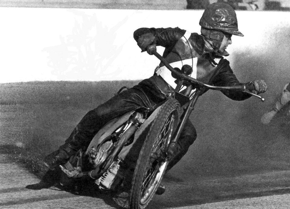 UprightSpeedway's tweet image. I have left 2 HUGE stars out of the #FridayVoteOff. Peter Craven &amp;amp; Peter Collins should really be 1st names in the programme but I think they would win by a massive margin so I decided to leave them out😱 Maybe tonight's winners could go up against them tomorrow or something 🥺