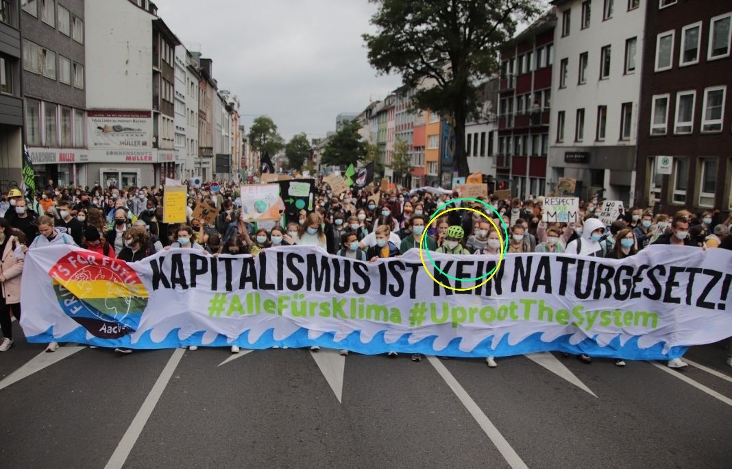 eklat_ms's tweet photo. Psst 🤫in Aachen sind die 90er zurück. FFF läuft wieder behelmt auf. 💜❤
#FFFLeaks 

#AllesfuersKlima https://t.co/YBP9g0zaHe