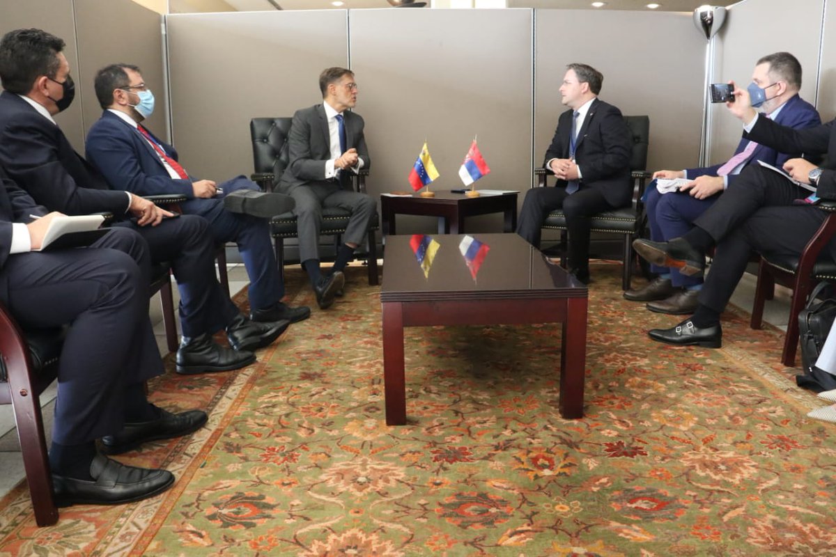 plasenciafelixr's tweet photo. Grato encuentro con el Canciller de Serbia, Nikola Selaković, con quien repasamos los temas de nuestra agenda bilateral y multilateral, con la mirada puesta en la próxima reunión del MNOAL que se celebrará en Belgrado en octubre 2021 🇻🇪🤝🇷🇸 https://t.co/wiCiXTVyLY