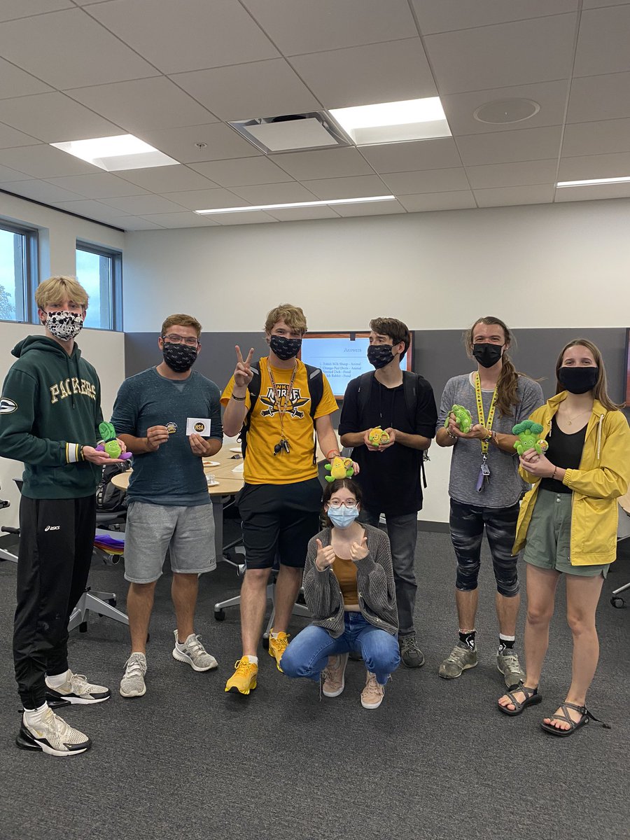 Well, trivia night was a success!! Congrats to our winning team, the Trivia Titans!! 🙌🧠
#nkuhsa #nkuhonors #trivianight