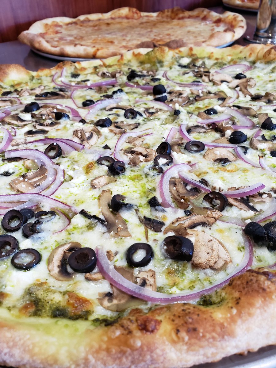 AtomicPizzaPDX's tweet photo. Lunch time!
Veggie- pesto, mushroom, olive, onion and feta
#atomicpizzapdx #atomicpizza #pdxpizza #pdxpatio #pdxlunch #slices https://t.co/RxAxMMqsYU