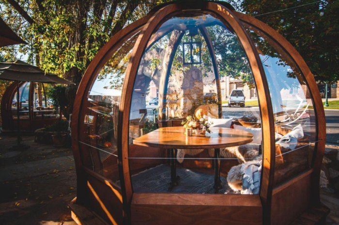 Have you ever wanted to eat inside a snowglobe? Now is your chance! The Alpenglobes at @cafegalleriamidway will be back starting October 8th. Reservations open tomorrow, September 25 @ 12 noon. You don't want to miss out! @alpen_globe 

#hebervalley #cafegalleria #alpenglobe