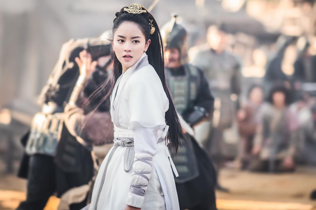 Sohyunkimlove's tweet photo. My favorite drama scenes of Kim So-hyun:
The scene where Jo-Jo is jogging in Love Alarm season 2
The scene where RWTMR's Queen Yeon knocks down so many soldiers
The scene where the queen is shot in Goblin
WYWS Park So yoon entering the stage in style+
#KimSoHyun #OrisEvents https://t.co/ef28N3fRi6