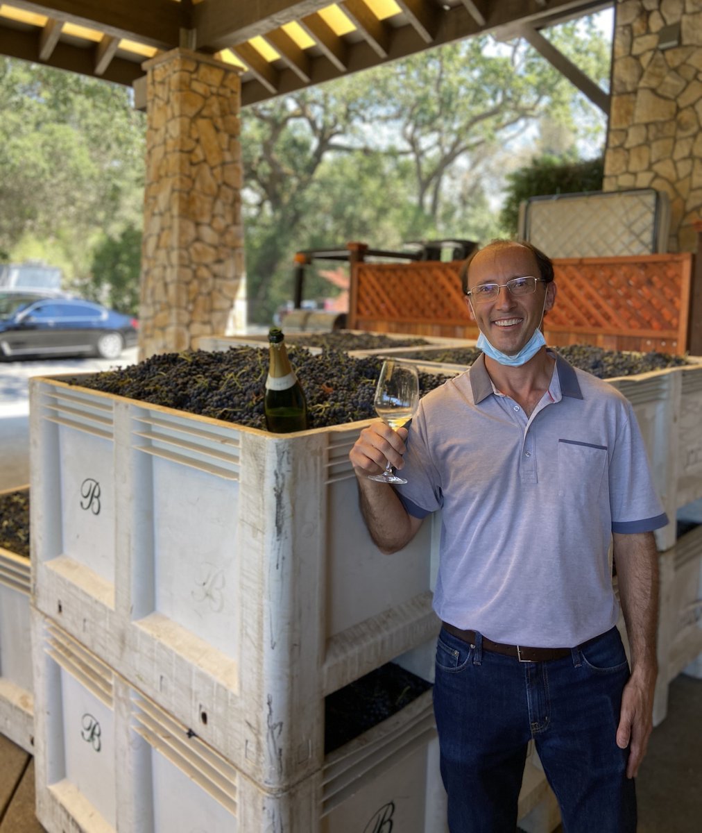 Cheers from our winemaker John who is keeping busy with all things #Harvest2021! Make sure to reserve your tasting at Bell to experience this exciting season.