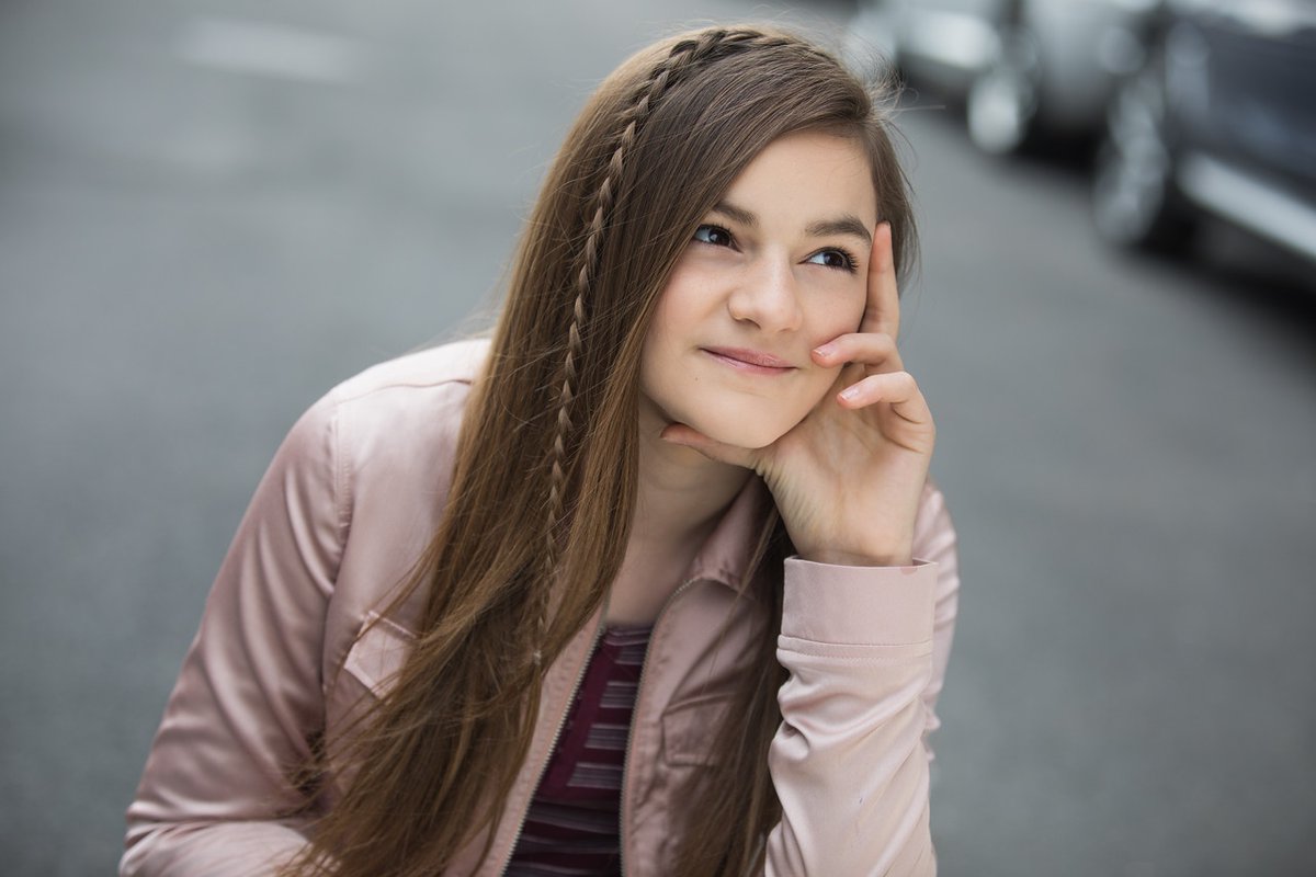 KjerstiLong's tweet photo. Thinking about the weekend like, mmmm. Hope the weather is good for song writing... outside of course. Love the outdoors, riding, and food...especially cucumbers and strawberries.  This picture was one of my first photo shoots in NYC. Why am I wearing pink? 📸@murphymade https://t.co/GZVtMmrchF