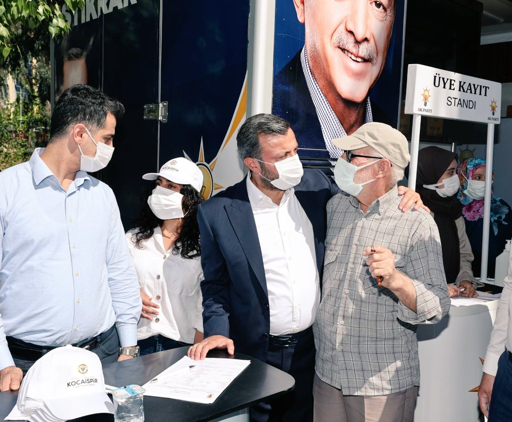 melekkerdogdu's tweet photo. Köprülü Mahallemizdeki semt pazarında Yüreğir Belediye Başakanımız Sn @fmkocaispir ve İlçe Başkanımız Sn @NFCengil ile  birlikte üye kayıt çalışması gerçekleştirdik.

@jsarieroglu @Yusuf_1SLAM  @akseyhmus01 @Didemkartlms https://t.co/aANujA8vIb