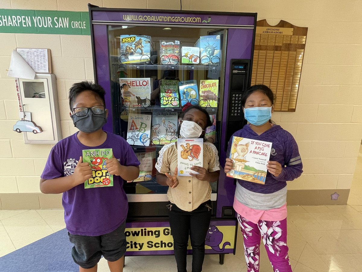 tkcleaver's tweet photo. Our first @PBC_Elementary ss earned coins for the #bookvending machine for meeting reading goals! One friend met three goals for three new books! #bookwormmachine #pbcpride @BGISD @GlobalVending https://t.co/dxq0dsIXvy
