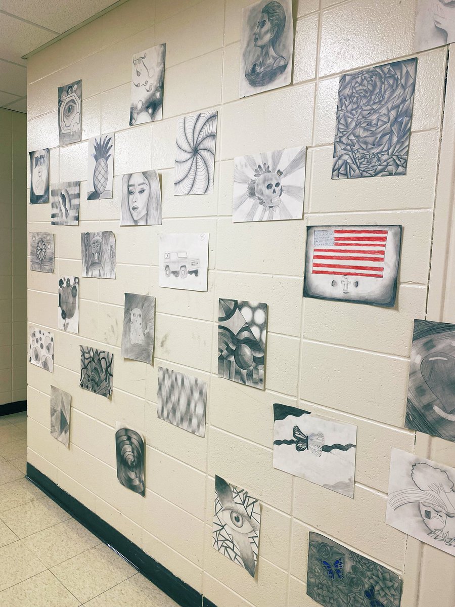 shannoncremeens's tweet photo. I love seeing student art displayed in our hallways. #ProudOregonHawk https://t.co/hWDWj2OHqv