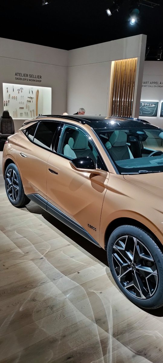automobiles_ds's tweet photo. El #DS4 ha sido el protagonista principal en la #DSWeek que ha tenido lugar en Chantilly.
El savoir-faire francés y el diseño único le hace ser un modelo especial.
#DSAutomobiles https://t.co/etI5US7Wfz