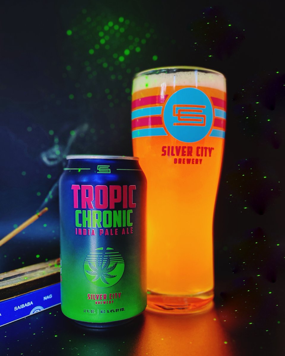 Tropic Chronic IPA, pairs well with weekends, chill vibes and late night munchies. 💚💨✌🏻 #chugchugpass #tropicchronic #chronicbeer #wabeer #silvercitybrewery #pnwbeer #wabl #drinkwashingtonbeer #bremerton #tacoma #seattle #portland #drinklocal #maryjane #crackachronic #cheers