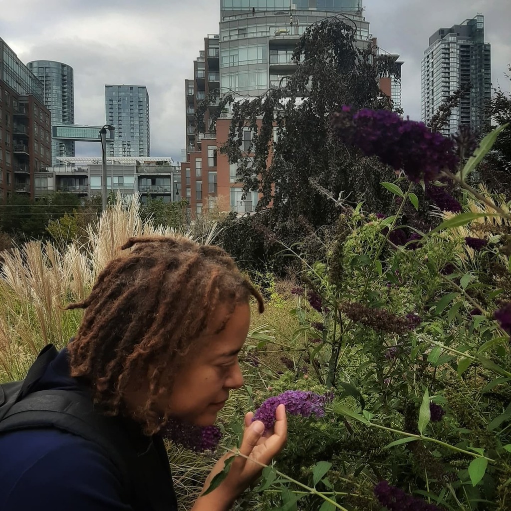 moleyoleyoley's tweet photo. Thursday afternoon at the music garden with @daniellegoshay
#portraitphotography
#canon #exploretocreate #fineartphotography
#gameoftones #igers #igtoronto #g44 #g44members #photodump #thursday
#moodygrams #blackcreators #edgygrams #blackwomenphotograp… https://t.co/lyDoIeQ1S2 https://t.co/vfTzB2BIRk