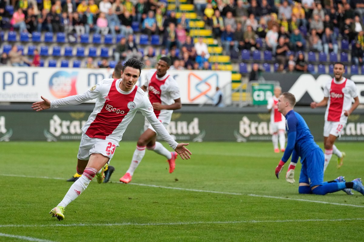 FmMeraki's tweet photo. #Eredivisie 🇳🇱| #Resumen 📄|

La máxima categoría del fútbol neerlandés sigue su marcha y cerró el telón de la jornada 6️⃣.

👉https://t.co/T9m6sldZhK👈

@AgustinIrazar ✍ https://t.co/pI65A4uydK