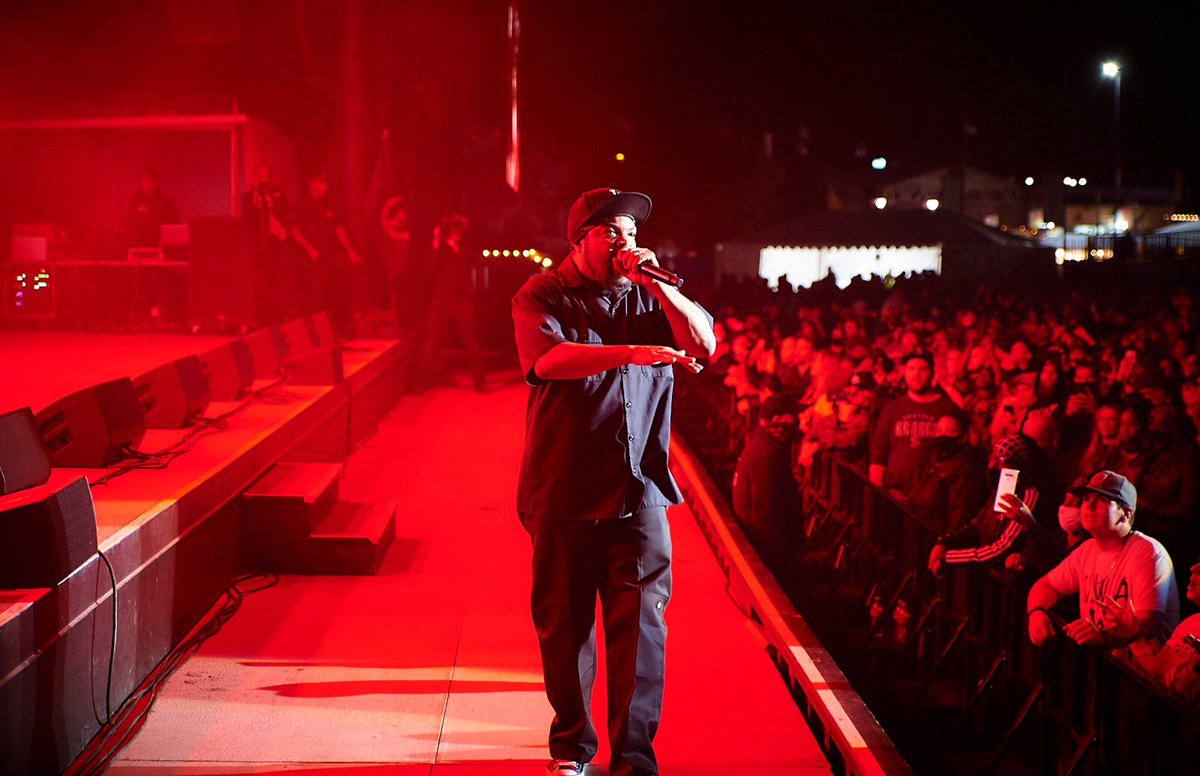 icecube's tweet photo. Action shots... https://t.co/fi7FIfts1z