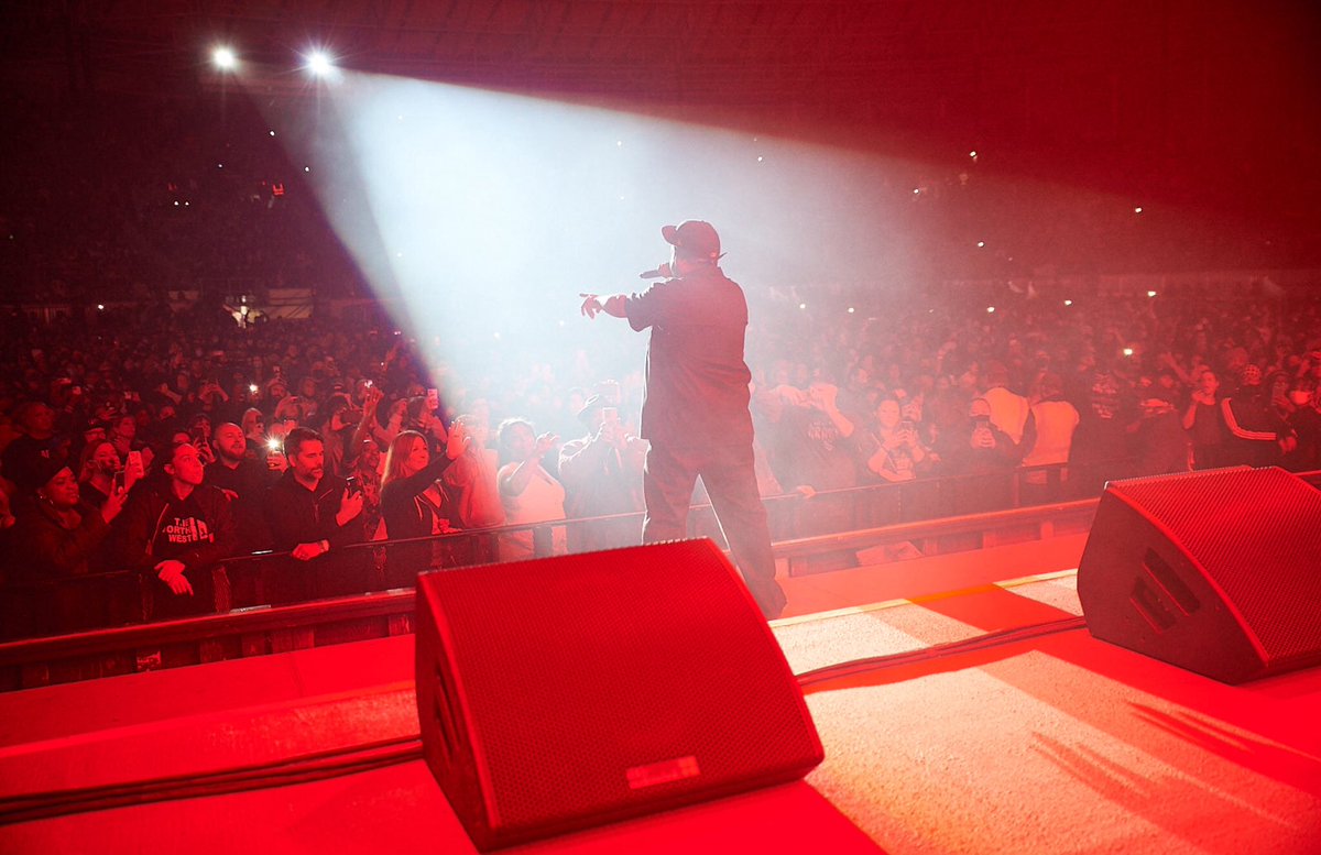 icecube's tweet photo. Action shots... https://t.co/fi7FIfts1z