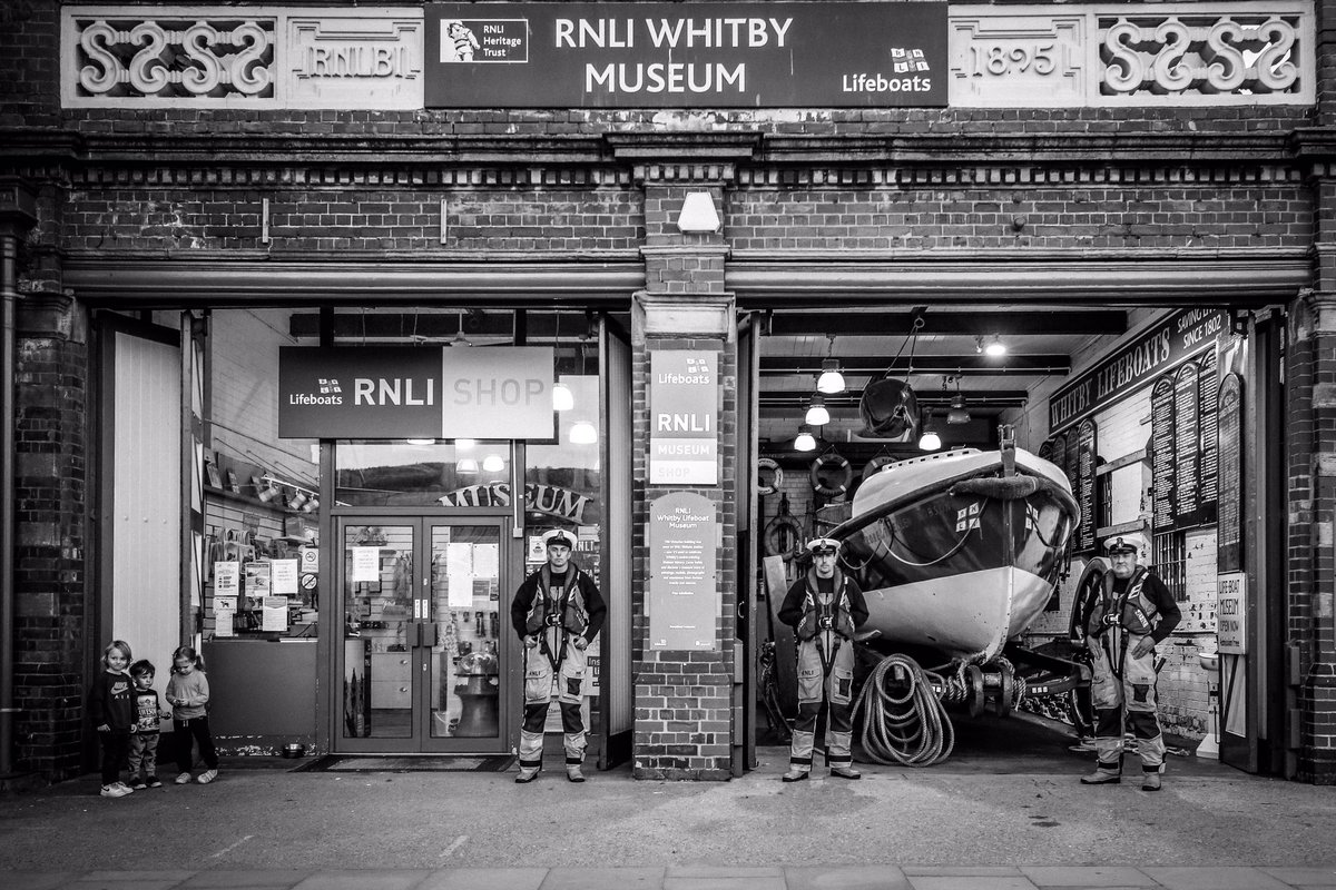 WHITBY RNLI tweet media