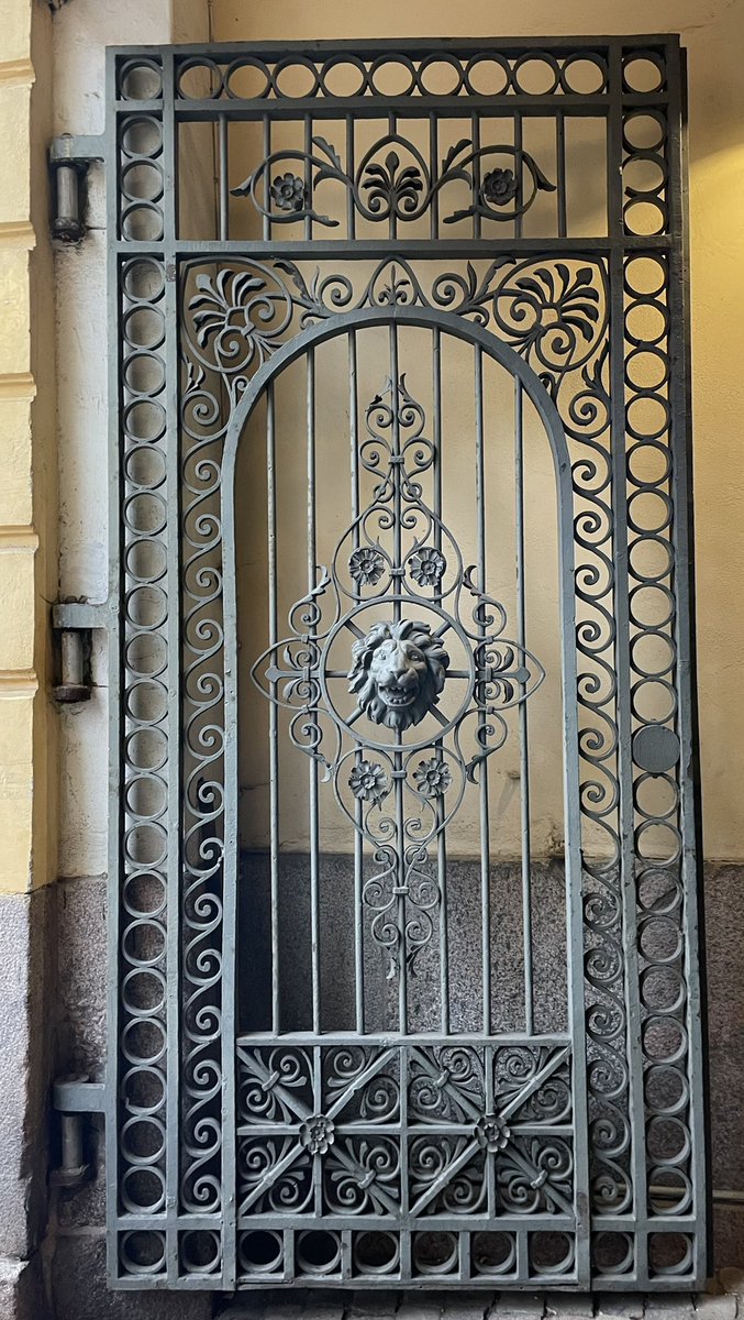 lasersilma's tweet photo. The gate to work. Or as it was today: the gate to sauna, wine and fun times, and zero work. It was an R&R day. ☺️
Okay, it’s not exactly a door, but that lion just won’t be denied! #doorwaysofhelsinki https://t.co/zRRHUMeUnO