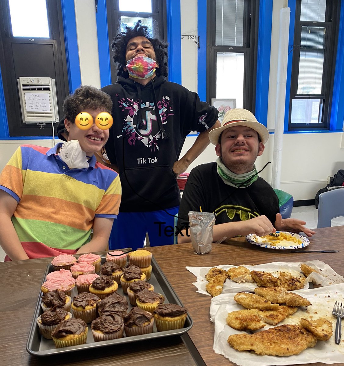 Basketmomma7's tweet photo. Ending the week with a birthday feast!
Making meals and making connections 💙💛 Sending good weekend vibes from Butler Rise ☮️#transitioneducation #wechoosetoinclude #independence
#yeswecan @BrianBaylor21 @PrincipalFitz05 @MTobin15 @drjohnson45 https://t.co/Qz6ZufdHXc