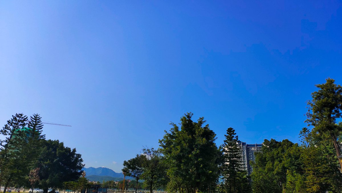 shenshilaile's tweet photo. 蓝蓝的天空 蓝蓝的早晨 蓝蓝的你在干嘛 https://t.co/gFnwjvfcaw