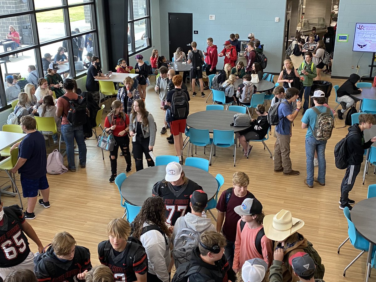 llogden3's tweet photo. PRHS celebrating by enjoying 450 servings of ice cream with staff and students! https://t.co/enAl8DYpKp