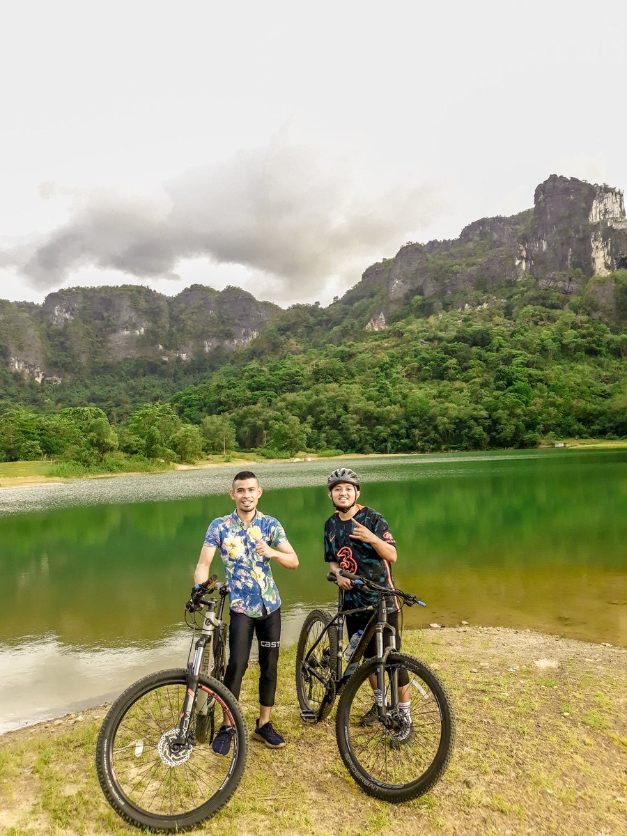 bapakjo's tweet photo. Ekspetasi gowes bakar kalori, kenyataannya pulang mampir jajan cemilan ๐ฌ๐ฌ
#polygonbikes #XTRADA6 #gowes_indonesia #polygonindonesia #rodalink #rodalinkindonesia #mtbsulawesi #mtbindonesia
#gowes #gowesnusantara
#gowesmania #mtb #mtbidsquad
#mtbmedia #sepedaan #cycling https://t.co/P9kp2xi1by