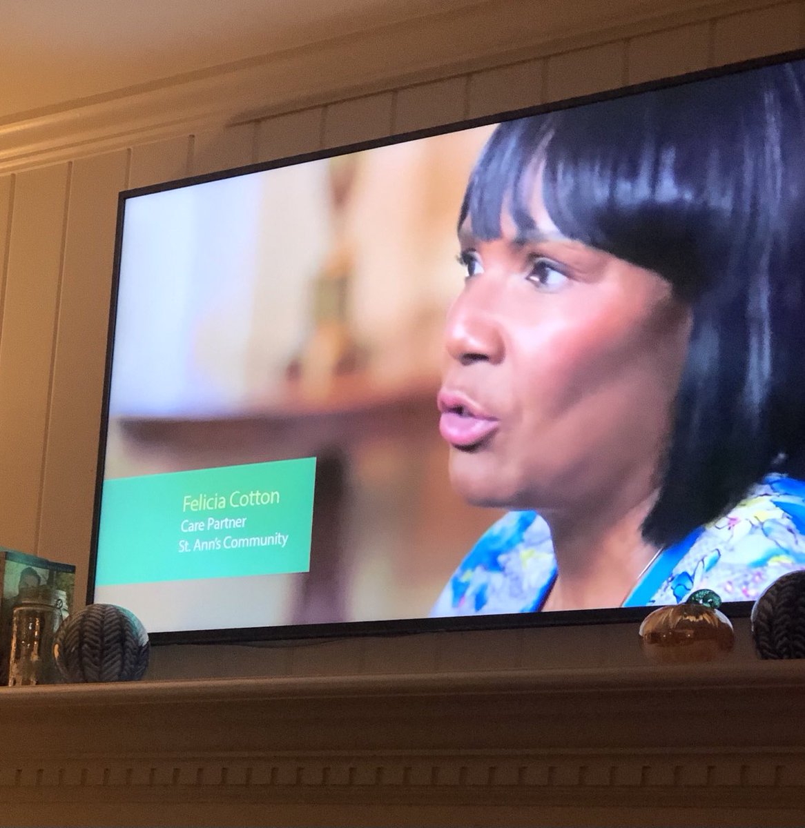 EPR14564's tweet photo. @StAnnsComm Care Partner, Felicia, talking about caring for the #LeoCenter patients. It’s her honor & privilege. #FoodFight #Seniorcare #TheMostImportantPeopleOnEarth https://t.co/gkF2tcjLCK
