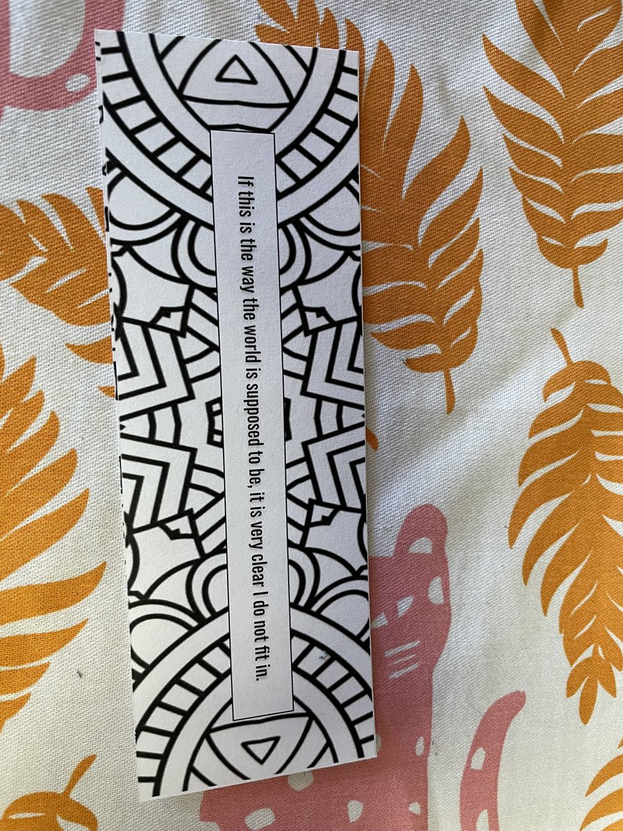 Larrecheareads's tweet photo. Fridays are real busy at #FMSLibrary with approx 250 8th students #booktasting #dystopian book club reads with our @EpsCandI LIT #classroomlibrary purchase. Tasted with our eyes first, then read a short excerpt for the βbiteβ. Way to go the extra mile #Rose and #Leatherwood https://t.co/cHWRURDwP5