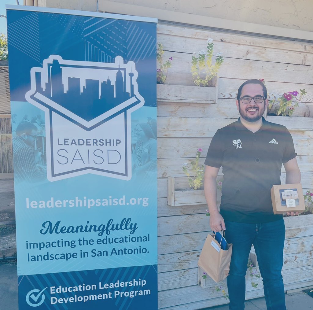 ZachEspeAdvisor's tweet photo. We had our virtual welcome reception for @LeadershipSAISD this evening and even received a charcuterie box from The Board Couple!
I look forward to meeting and engaging with everyone in my cohort throughout the year.🙌🏼
#LSAISD #InformTransform https://t.co/jKoVLBmDGs
