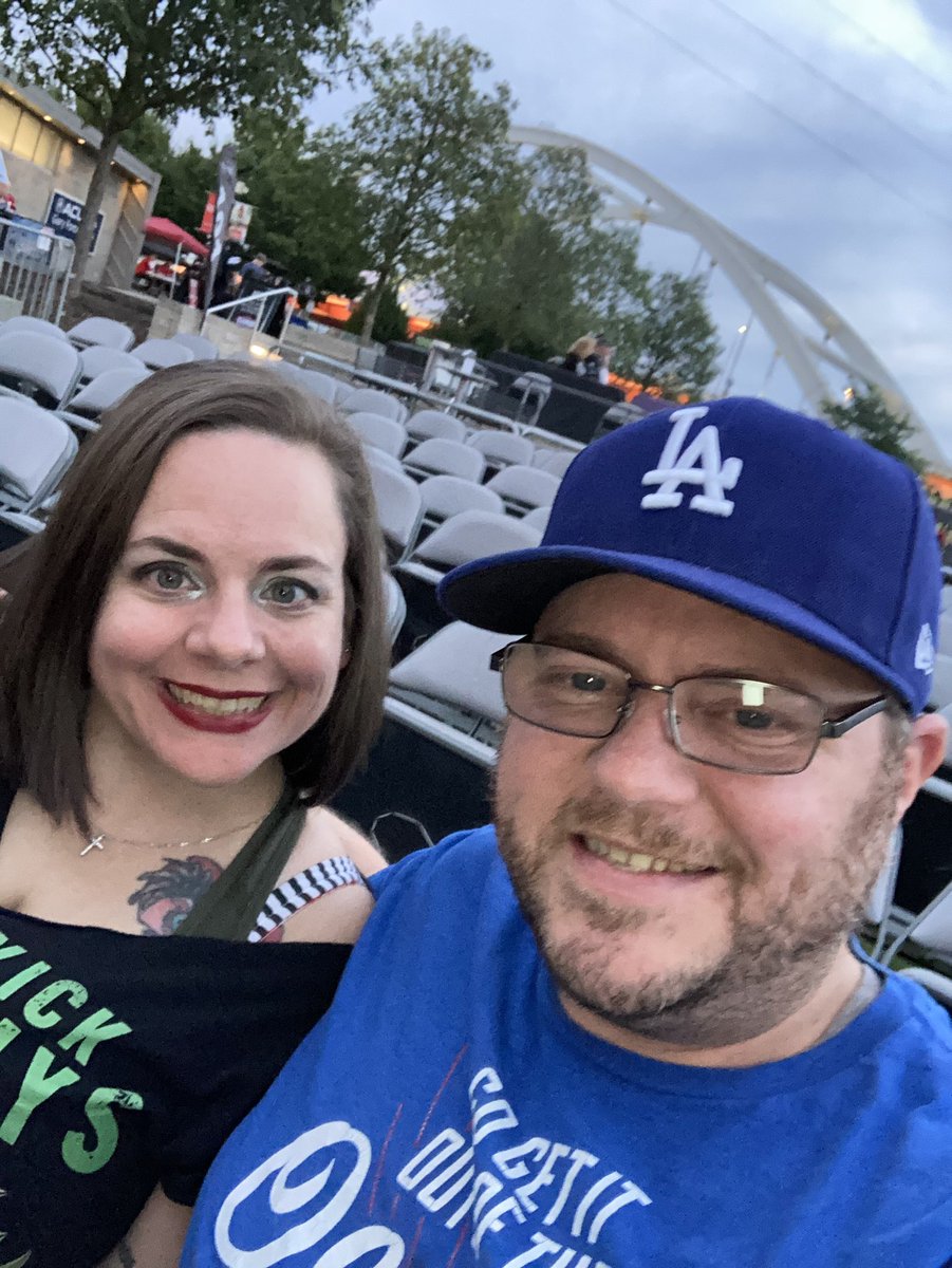 joewhite321's tweet photo. @1029thebuzz thanks for the tickets @HayleyOn1029 @FrankiesMater https://t.co/ASPB6IX1ns