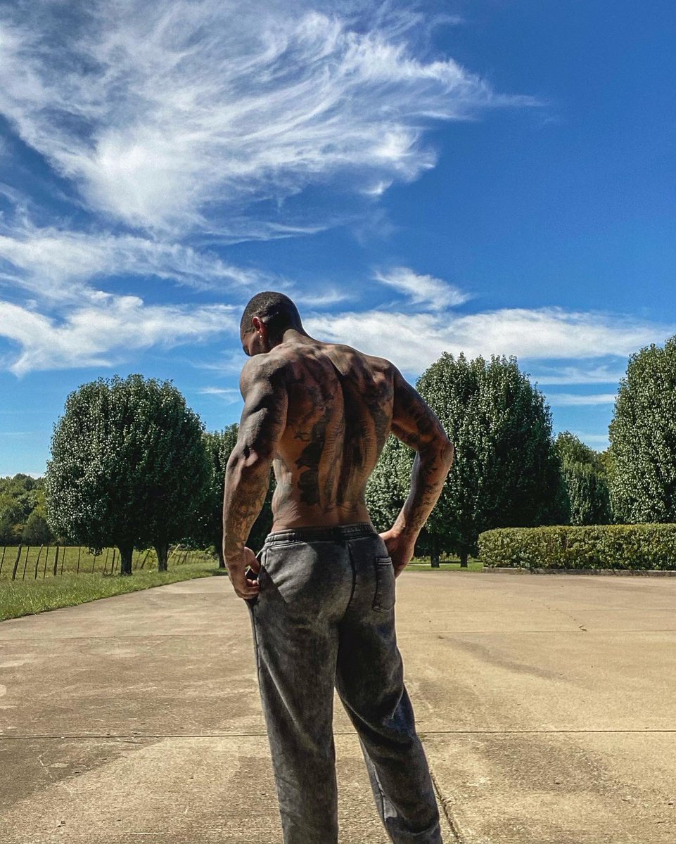 JeffLoagz's tweet photo. Just added these joggers to the merch section of #BecomeNutrition ☝🏾⚡️ https://t.co/s2VV4TxNBN https://t.co/INWiyNqVQw