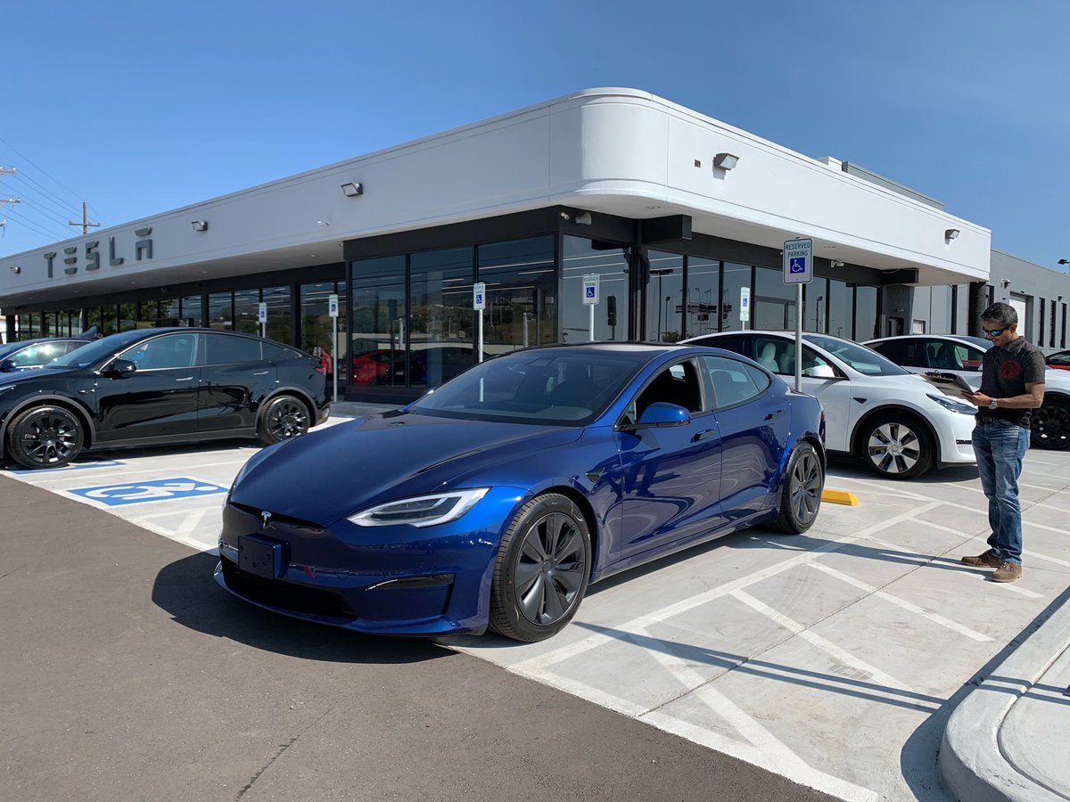 rajz06's tweet image. Plaid collection day! After months of waiting, I finally took delivery of the most advanced car on planet A, the Tesla #ModelSPlaid . Thank you @elonmusk and @Tesla for building this amazing machinery while furthering the cause of a sustainable future for all humanity.