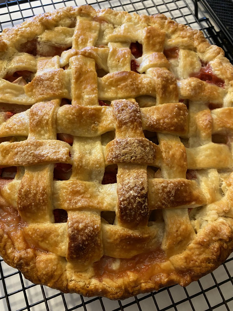 PaulaHyden1's tweet photo. I believe I ate too much #pie. #strawberryrhubarb #isthatevenpossible #saveyourforktherespie #summer https://t.co/IQu0X43v9V
