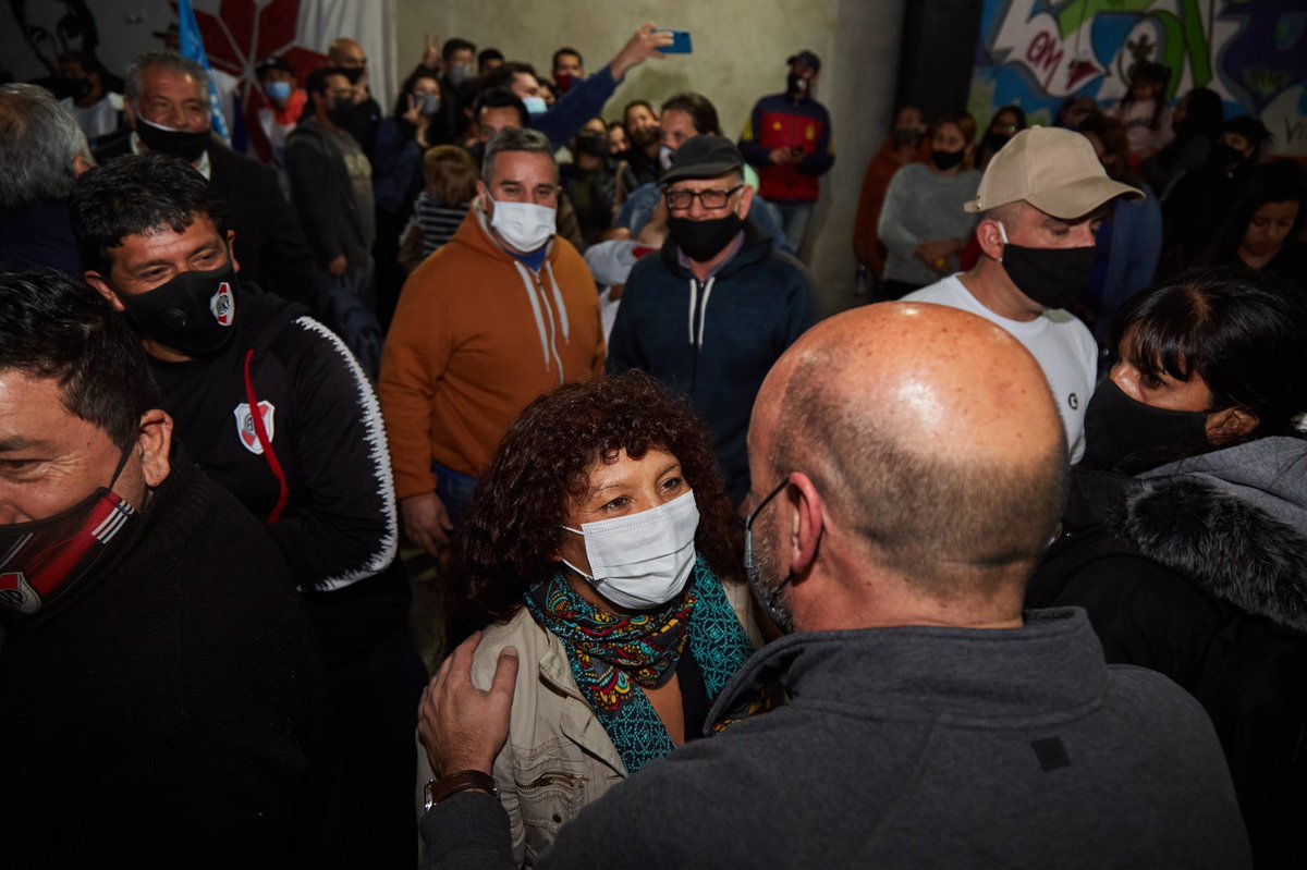 acsantarelli's tweet photo. Cómo pide nuestro conductor @minsaurralde vamos casa por casa, hablando con cada uno de los vecinos llevando la propuesta de nuestro espacio.
Tenemos que redoblar los esfuerzos para que en noviembre hacer una mejor elección y llevar a la victoria al @FrenteDeTodos en la provincia https://t.co/m34SvJusgy