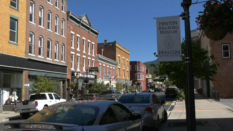 WOAYNewsWatch's tweet photo. HINTON, WV (WOAY) - The Summers County Historical Society is putting together a time capsule.ย They're trying to get local organizations to send in photos to put in, as well as other items describing what this year has been like. #SummersCounty #WOAY
https://t.co/iIw7DmRgQZ https://t.co/e6nE2JUK3Q