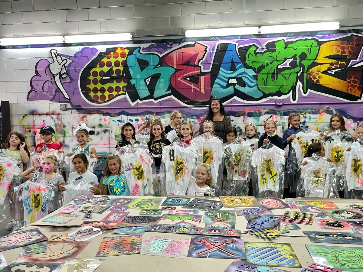 LIYELLOWJACKETS's tweet photo. YJ 2031 Curcio team painting on a Friday night!! @Alexis61354726 the beginning of another journey together ❤️🐝 https://t.co/sZSAKl0tg3