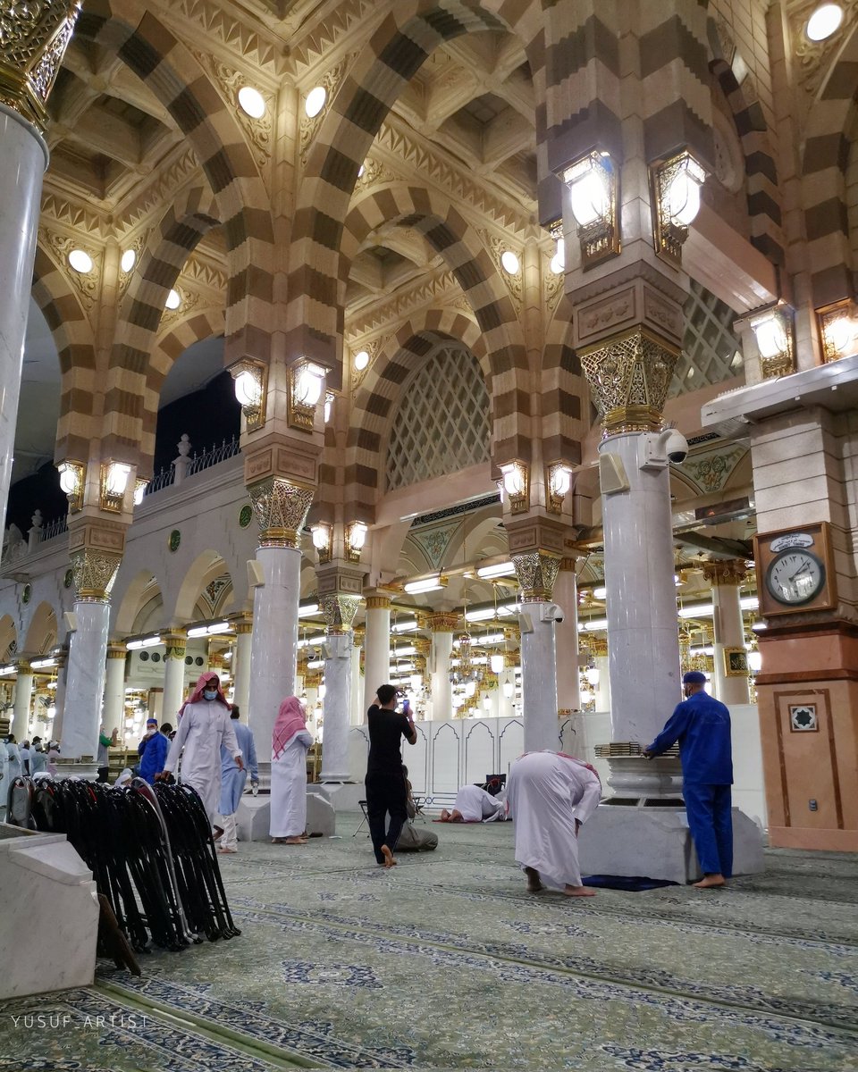Yusuf_artist_'s tweet photo. قال رسول الله ﷺ :
( بَادِرُوا بالأَعْمَالِ فِتَناً كَقِطَعِ اللَّيْلِ المُظْلِمِ
يُصْبِحُ الرَّجُلُ مُؤْمِنَاً ويُمْسِي كَافِرَاً؛ أو يُمْسِي مُؤْمِنَاً وَيُصْبِحُ كَافِرَاً يَبِيعُ دِينَهُ بِعَرَضٍ مِنَ الدُّنْيَا )

رواه مسلم في صحيحه https://t.co/cWNXUahkhe