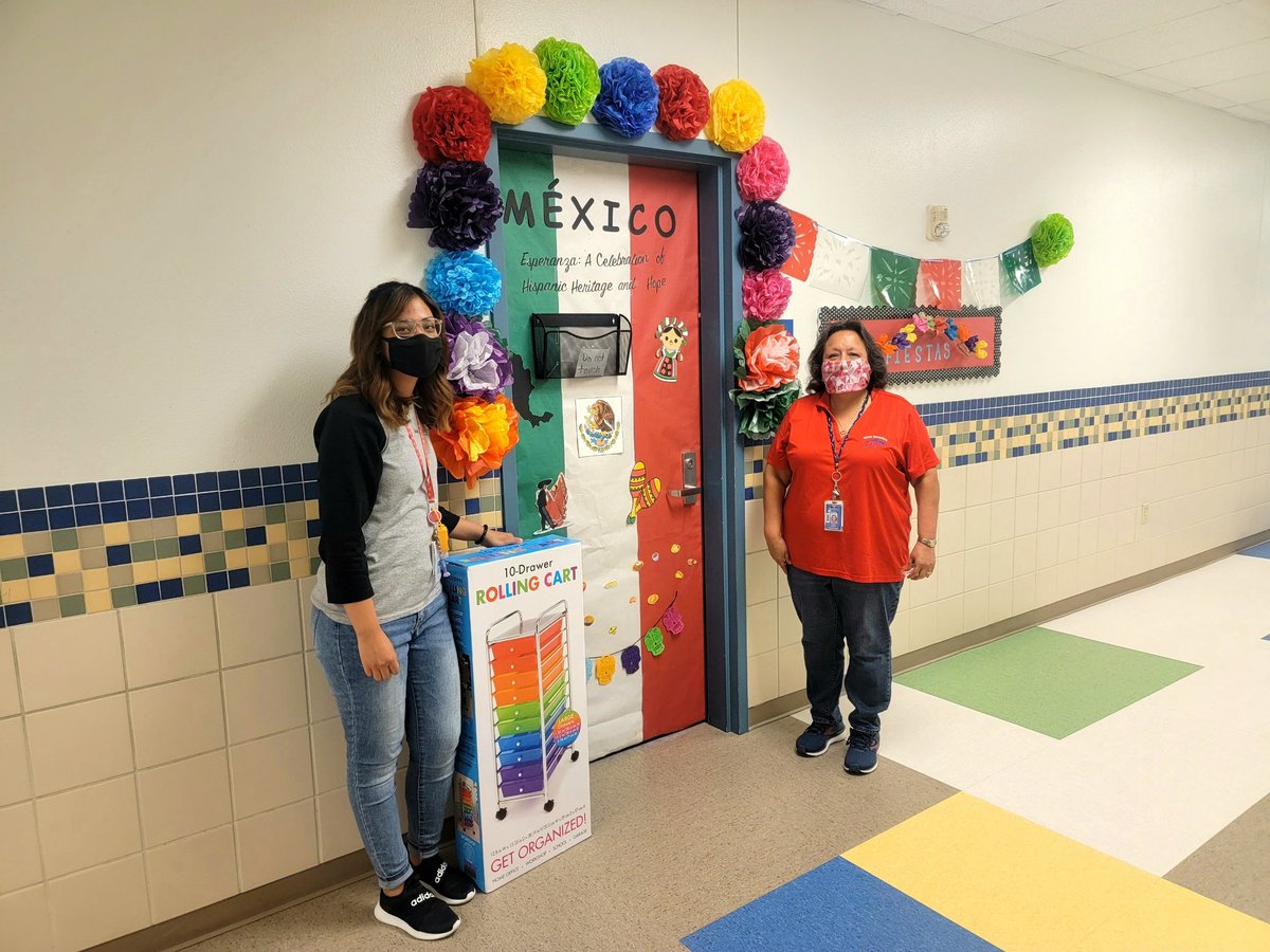 SDOMINGUEZ_'s tweet photo. @BritainElem celebrates #HispanicHeritageMonth 
Congratulations to the Door Decorating Contest winners 🏆 👏🏼 @world_iisd https://t.co/dHApvZB80b