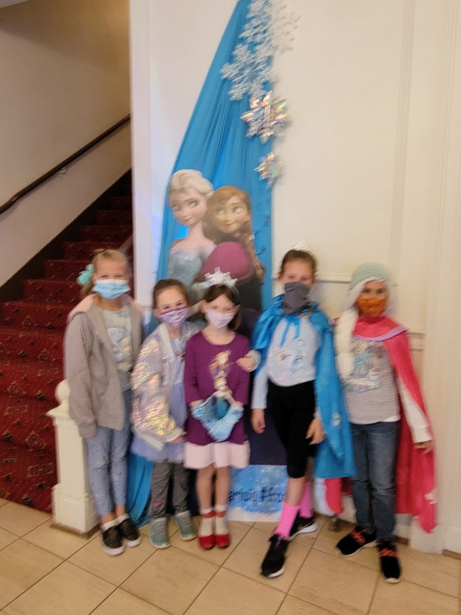 wigginsecond's tweet photo. We loved going to see Frozen Jr. today with @wigginfirst at the Memorial Theater. Thank you @MTVarts for a magical performance that had us all entranced! #artsiq #frozen #mtvarts #mvcsd https://t.co/A7e9GVE9Gy
