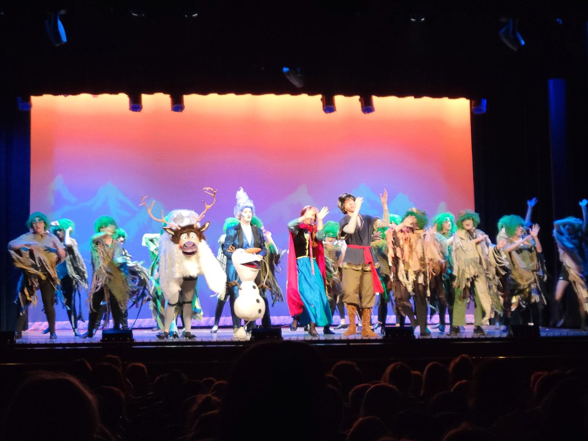 wigginsecond's tweet photo. We loved going to see Frozen Jr. today with @wigginfirst at the Memorial Theater. Thank you @MTVarts for a magical performance that had us all entranced! #artsiq #frozen #mtvarts #mvcsd https://t.co/A7e9GVE9Gy