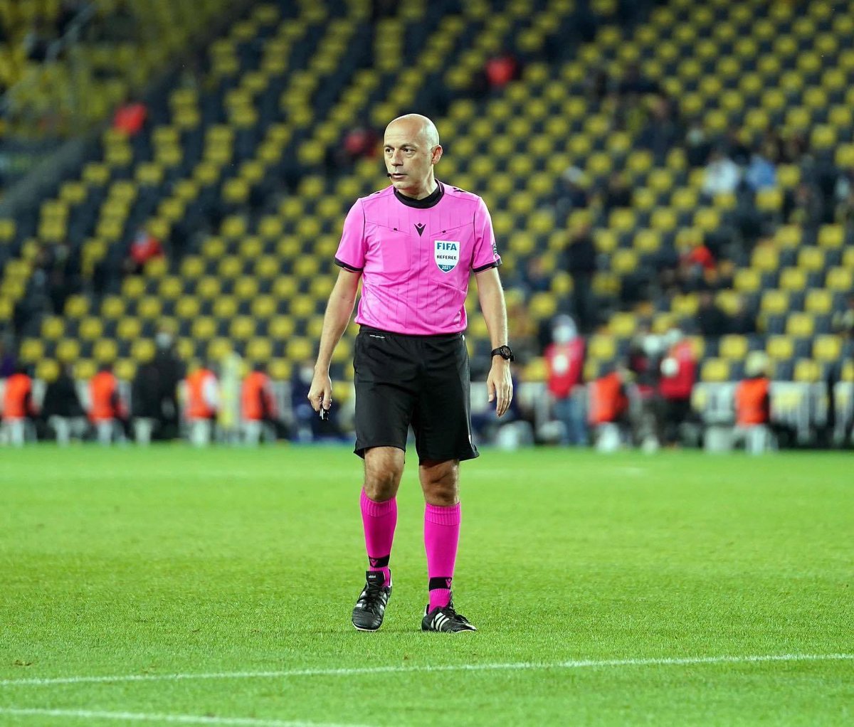 🗣Hakan Keleş: 

“Cüneyt Çakır'a söyleyecek bir şey bulamıyorum, sadece Türkiye'nin değil, dünyanın en iyi hakemlerinden biri. Bilerek hata yaptığını düşünmüyorum, maçta biz başka görebiliyoruz.”