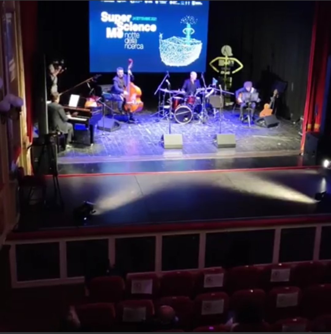 ValeTramutola's tweet photo. I've got the world on a string.
#SuperScienceMe chiude in jazz e bossa.
Stasera sono uscita con la Ricerca.
E con il mio futuro 💙
@UniBasilicata https://t.co/6Jr0VclhrK