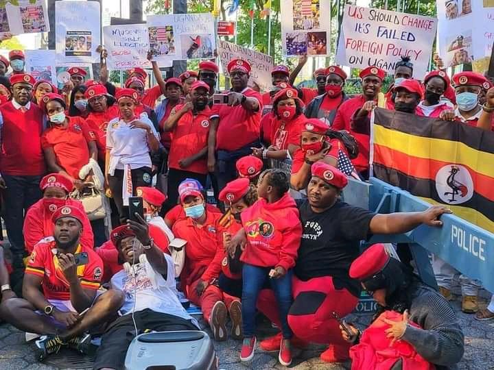 christinejr6's tweet photo. Still bout #UgandaActionDay
#wearenationalunityplatform
#uganda
#UNNewyork
#NUP
#Bobiwine
#weareremovingadictator https://t.co/2YXamxKdP7