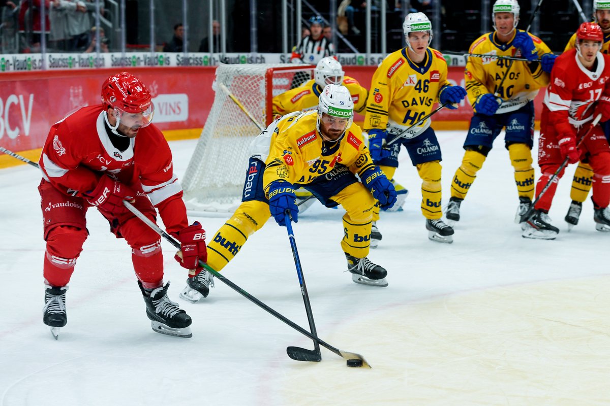 HCD_offiziell's tweet photo. 🎩Chapeau HCD!
Davos zeigt am Genfersee zu was es fähig ist und gewinnt mit einer kompakten und überzeugenden Mannschaftsleistung gegen den @lausannehc .
Die Facts in Text, Bild und Video:
📰 https://t.co/Y1pgRSwyqh
📺 https://t.co/wzbB4g4Mfg
#LHCvsHCD 2:5 https://t.co/fDOGtwnB1K