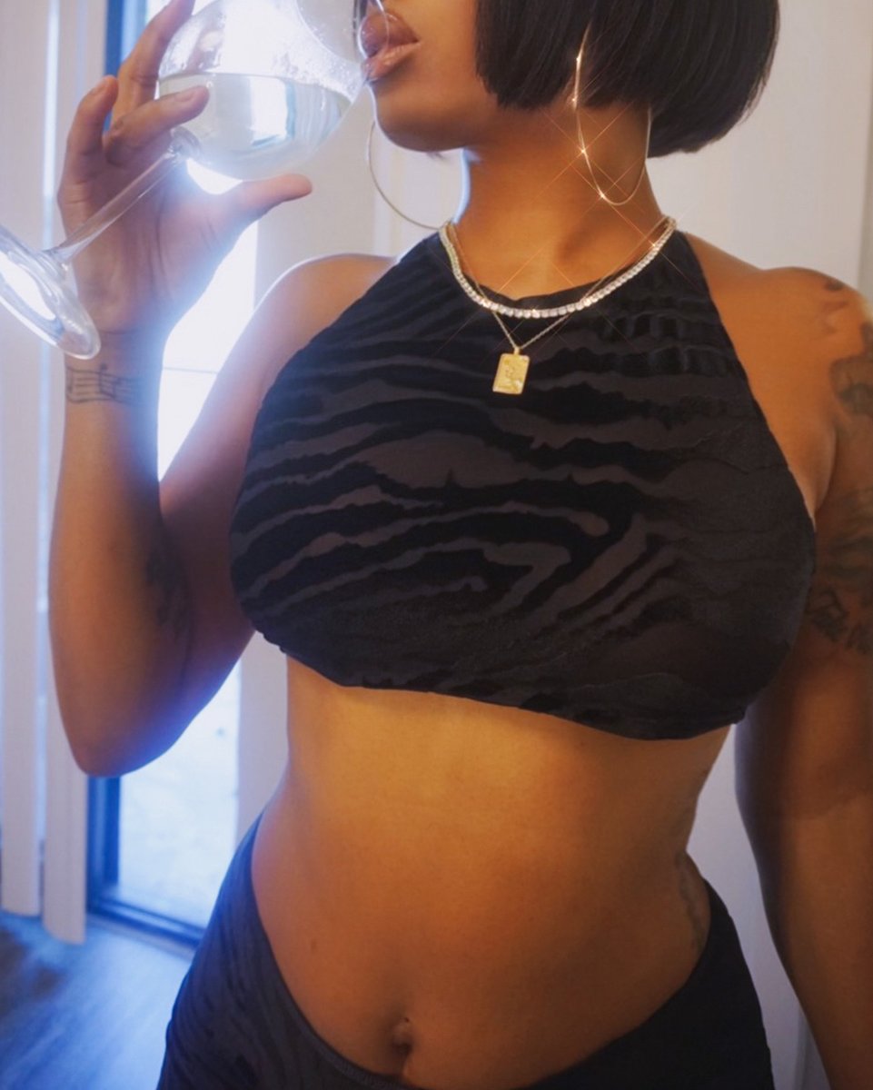 LittleKittenLA's tweet photo. Our loungewear is for a night in, curled up watching movies, with a glass of Pinot Grigio in hand 🥂 https://t.co/uNNouOXP8k