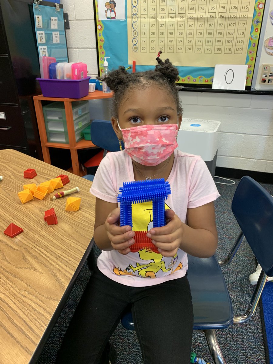 KWBdonovan's tweet photo. So busy during choice time! #KWBPride ⁦@BarrettAPS⁩ https://t.co/Eux7xiJbfV