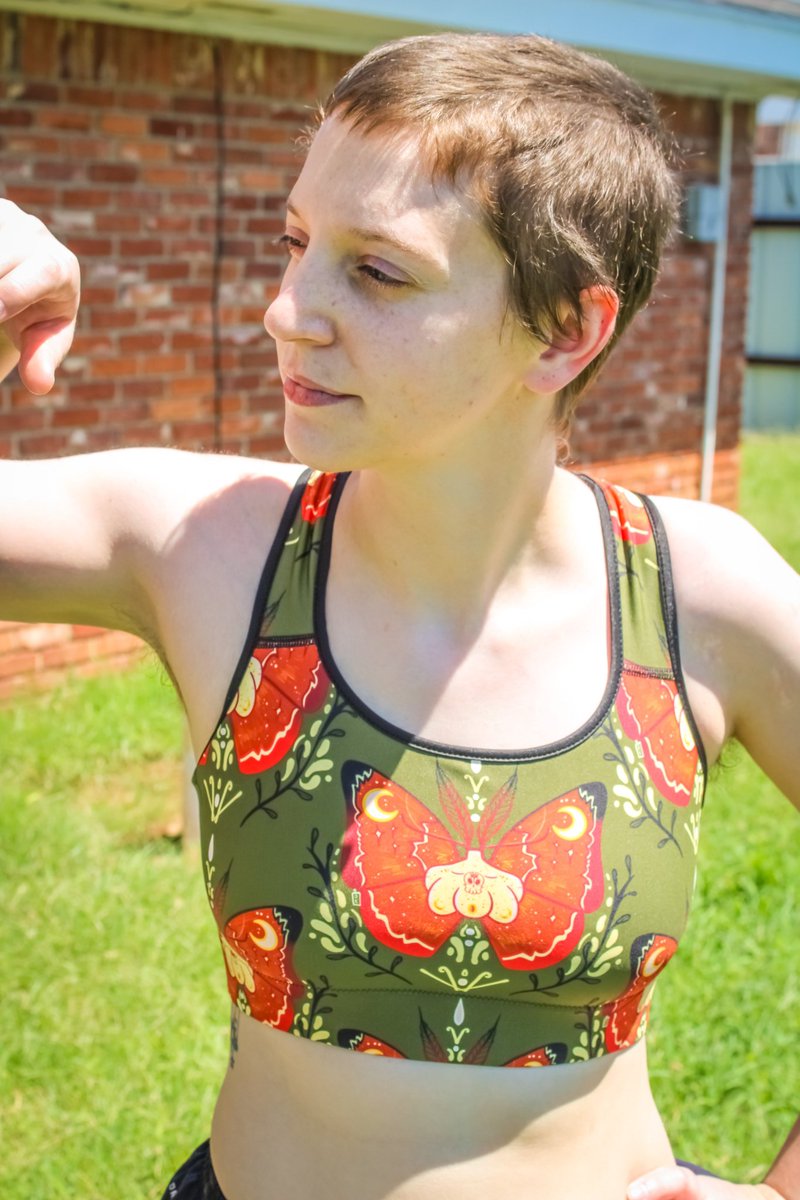 Samuel_XL5's tweet photo. My friend Frankie and I recently did a #photoshoot for our mutual friend's website, https://t.co/vx4wB80GRD! The site features a cool fusion of #artwork and #apparel, and these sports bras are definitely their most popular items!
#supportsmallbusiness #localOKC #sportswear https://t.co/0FPtCeZbDw