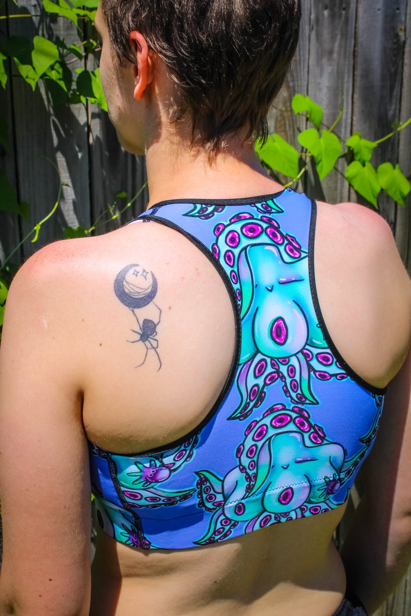 Samuel_XL5's tweet photo. My friend Frankie and I recently did a #photoshoot for our mutual friend's website, https://t.co/vx4wB80GRD! The site features a cool fusion of #artwork and #apparel, and these sports bras are definitely their most popular items!
#supportsmallbusiness #localOKC #sportswear https://t.co/0FPtCeZbDw