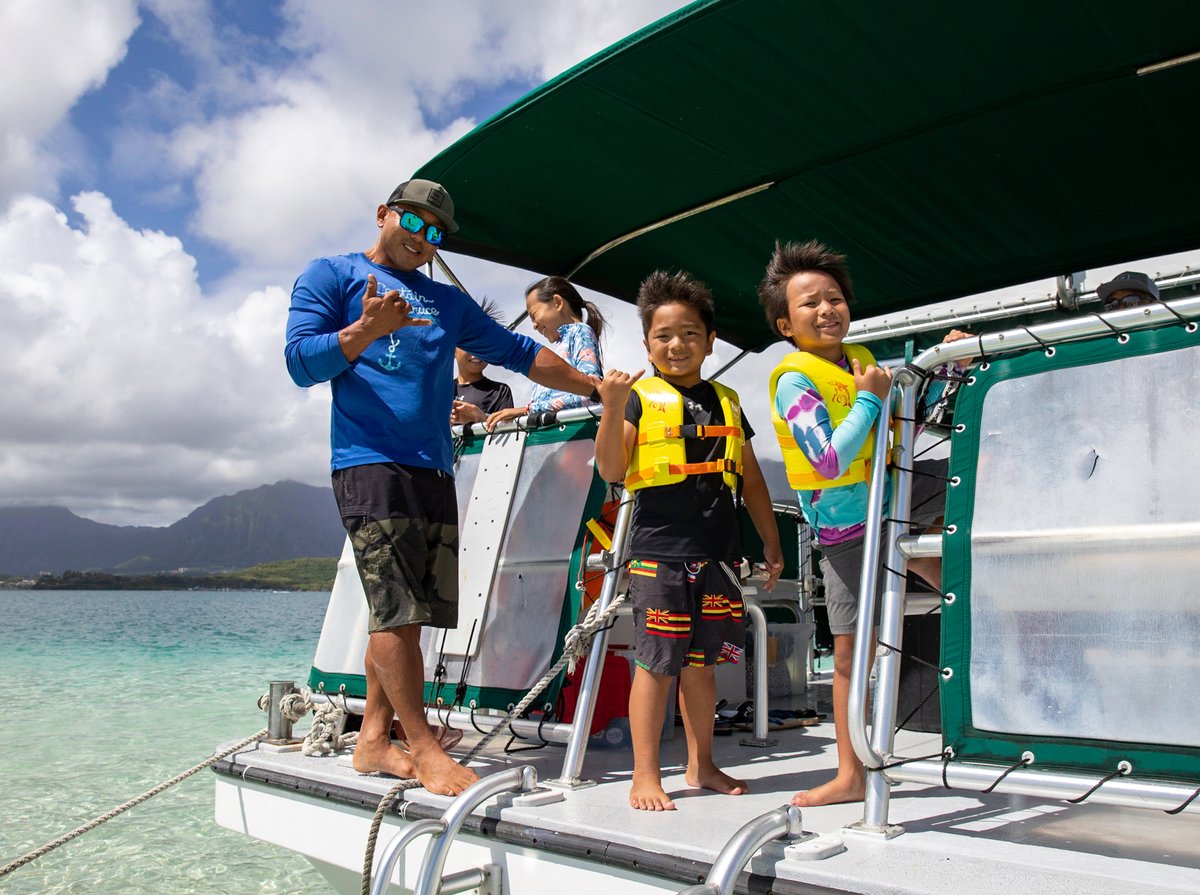 cptbruce_hi's tweet image. You are less likely to be exposed to COVID-19 during outdoor activities. So book your tour to the #sandbar and experience the best of #KaneoheBay with your family &amp;amp; friends!🛥️#cdcguidelines #snorkelinghawaii #oahu #hawaii #kamaaina #hawaiikids #visithawaii
